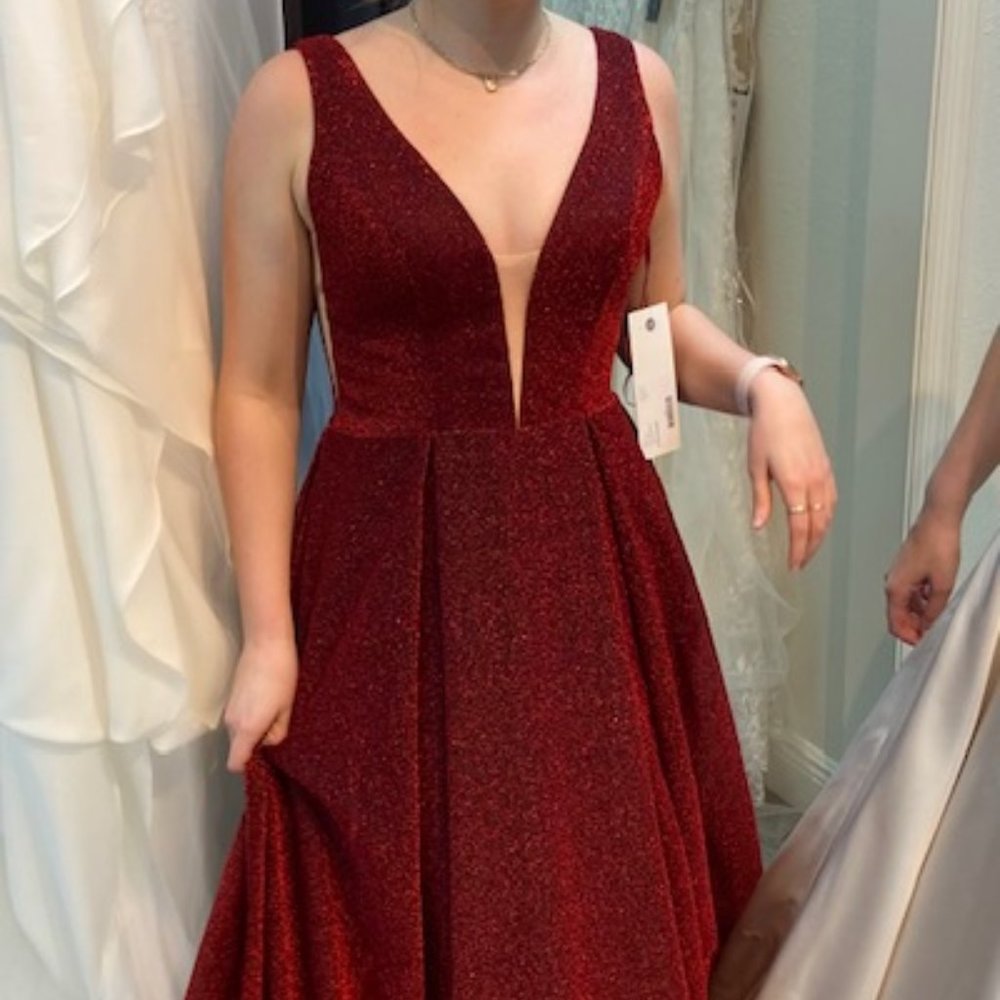 Mother of the Bride/Bridesmaid Burgundy Long Dress, size 14. Never worn.